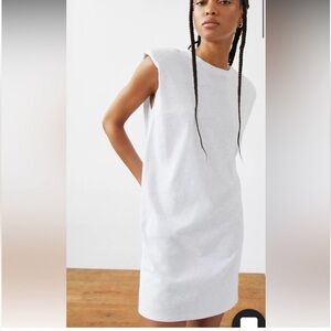 Babaton Aritzia
Shoulder Pad Dress (D2)